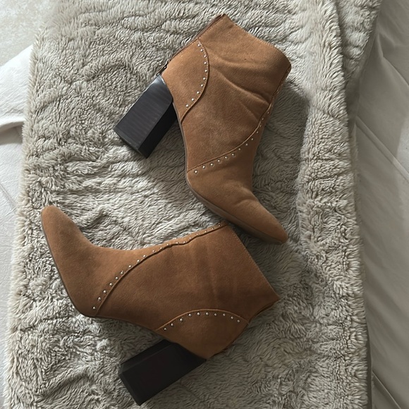 Lulus Shoes - Lulus Brown Suede Booties